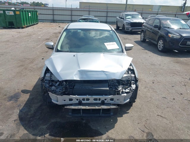 46121043 :رقم المزاد ، 1FADP3F29HL328587 vin ، 2017 Ford Focus Se مزاد بيع