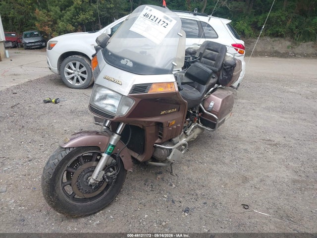 46121172 :رقم المزاد ، 1HFSC1429GA218952 vin ، 1986 Honda Gl1200 A مزاد بيع