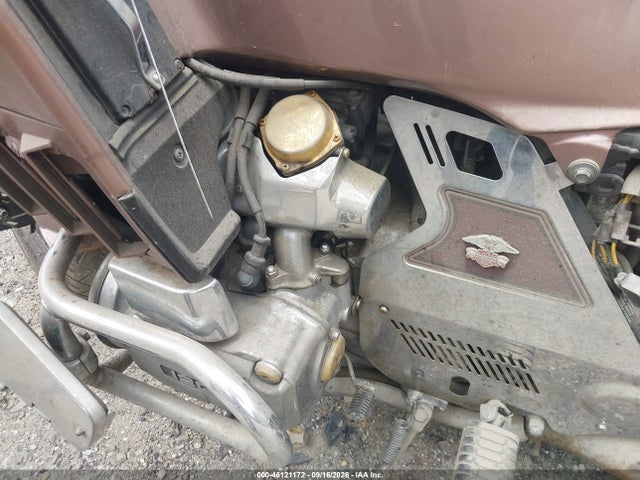 46121172 :رقم المزاد ، 1HFSC1429GA218952 vin ، 1986 Honda Gl1200 A مزاد بيع