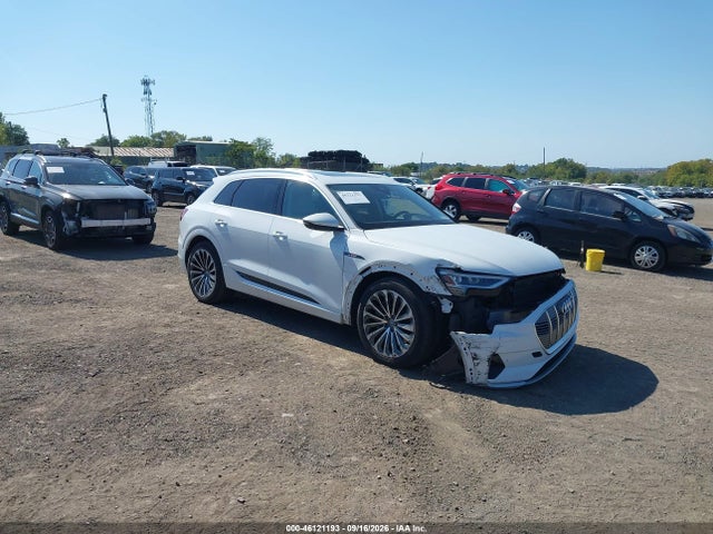 46121193 :رقم المزاد ، WA1VAAGE3KB006032 vin ، 2019 Audi E-tron Premium Plus مزاد بيع