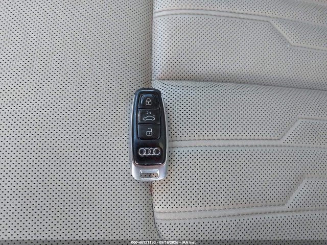 46121193 :رقم المزاد ، WA1VAAGE3KB006032 vin ، 2019 Audi E-tron Premium Plus مزاد بيع