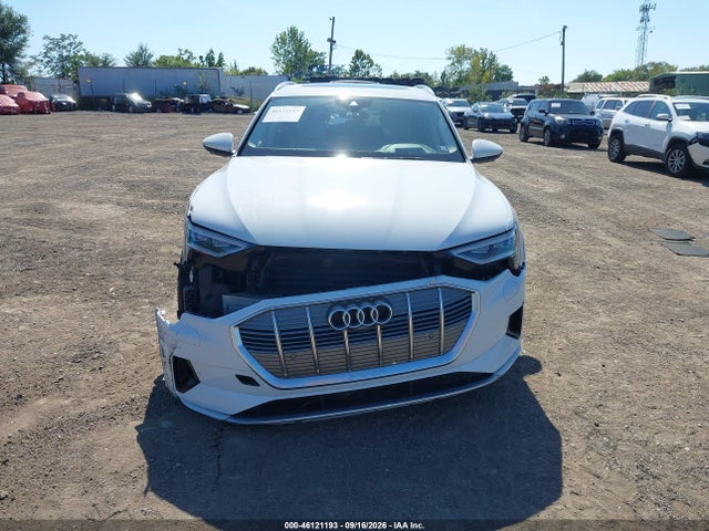 46121193 :رقم المزاد ، WA1VAAGE3KB006032 vin ، 2019 Audi E-tron Premium Plus مزاد بيع