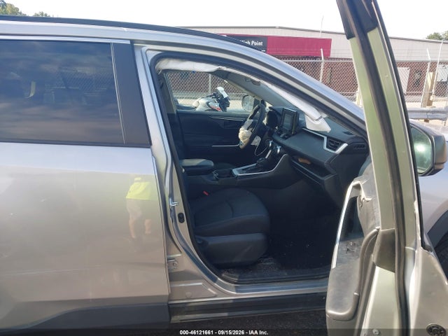 2021 Toyota Rav4 Le მანქანა იყიდება აუქციონზე, vin: 2T3H1RFV2MW135604, აუქციონის ნომერი: 46121661