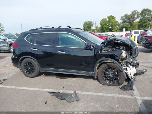 46121678 :رقم المزاد ، 5N1AT2MV9HC802873 vin ، 2017 Nissan Rogue Sv مزاد بيع