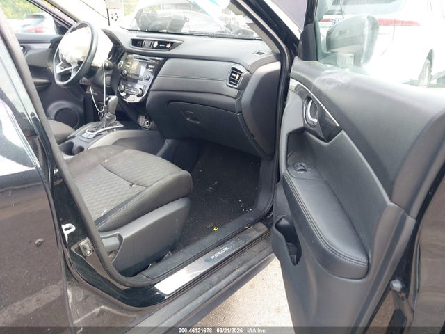 46121678 :رقم المزاد ، 5N1AT2MV9HC802873 vin ، 2017 Nissan Rogue Sv مزاد بيع