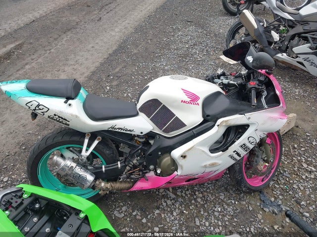 46121773 :رقم المزاد ، JH2PC35062M304324 vin ، 2002 Honda Cbr600 F4 مزاد بيع