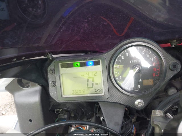 46121773 :رقم المزاد ، JH2PC35062M304324 vin ، 2002 Honda Cbr600 F4 مزاد بيع