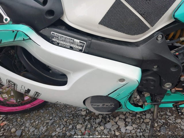 46121773 :رقم المزاد ، JH2PC35062M304324 vin ، 2002 Honda Cbr600 F4 مزاد بيع