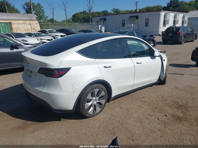 Tesla Model Y 2023 7SAYGDEE5PF663606 Image 4