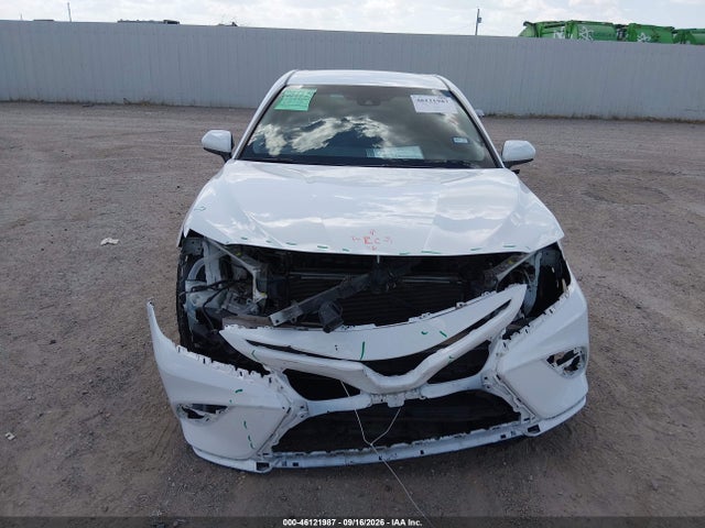 46121987 :رقم المزاد ، 4T1B11HK5JU641474 vin ، 2018 Toyota Camry Se مزاد بيع