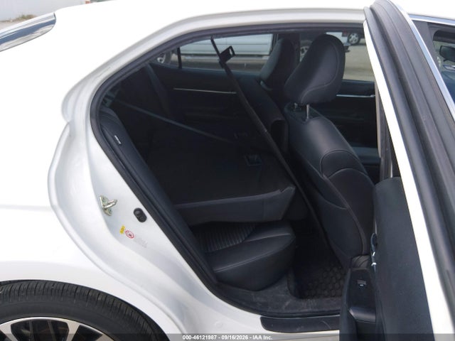 46121987 :رقم المزاد ، 4T1B11HK5JU641474 vin ، 2018 Toyota Camry Se مزاد بيع