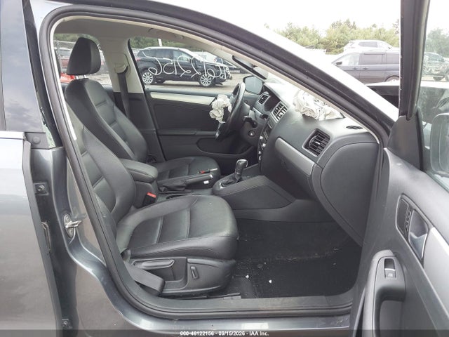 2013 Volkswagen Jetta 2.5l Se მანქანა იყიდება აუქციონზე, vin: 3VWDX7AJ6DM368003, აუქციონის ნომერი: 46122156