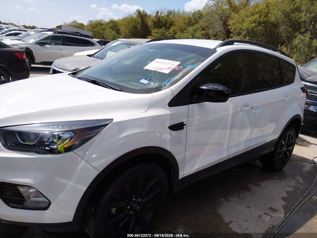 46122373 :رقم المزاد ، 1FMCU0GD8KUA40926 vin ، 2019 Ford Escape Se مزاد بيع