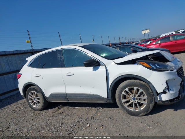 46122468 :رقم المزاد ، 1FMCU0G63NUC03844 vin ، 2022 Ford Escape Se مزاد بيع