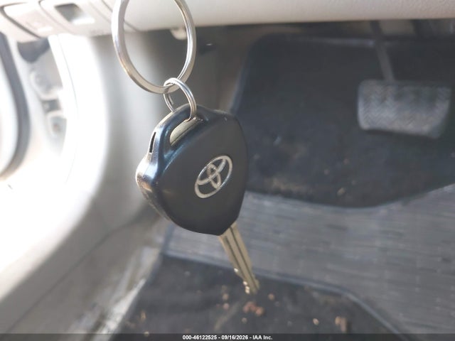 2013 Toyota Corolla Le მანქანა იყიდება აუქციონზე, vin: 5YFBU4EE8DP106300, აუქციონის ნომერი: 46122525