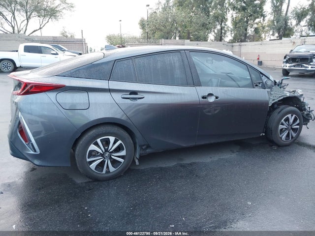 46122795 :رقم المزاد ، JTDKARFP2H3062573 vin ، 2017 Toyota Prius Prime Premium مزاد بيع