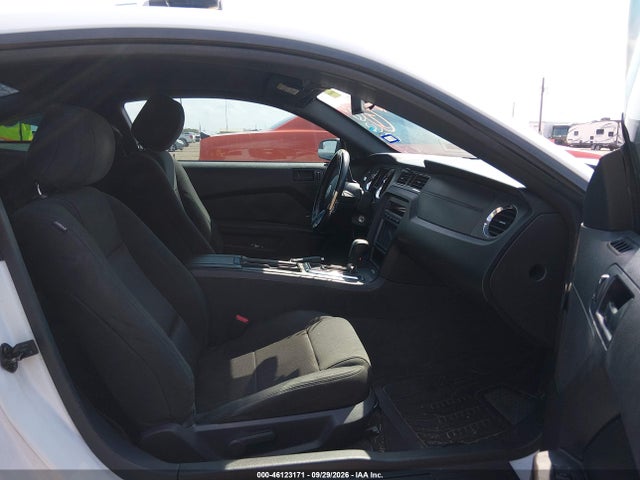 46123171 :رقم المزاد ، 1ZVBP8CF7E5326663 vin ، 2014 Ford Mustang Gt مزاد بيع