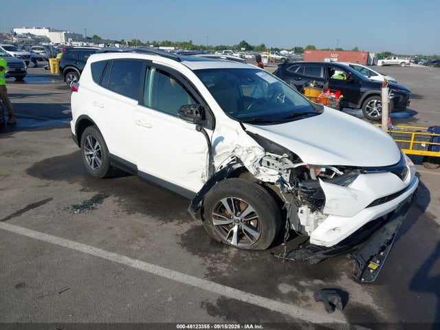 46123355 :رقم المزاد ، JTMRFREV6HJ134631 vin ، 2017 Toyota Rav4 Xle مزاد بيع