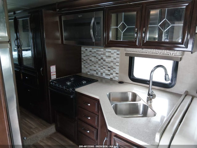46123385 :رقم المزاد ، 1FDXE4FS5HDC34845 vin ، 2017 Ford E-450 Cutaway مزاد بيع