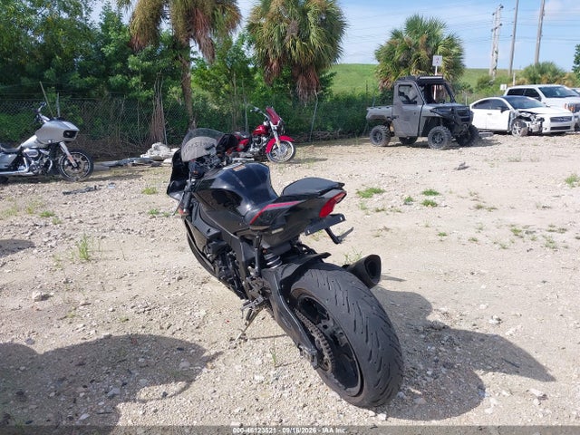 Yamaha YZFR1 2017 JYARN39E8HA003271 Image 3