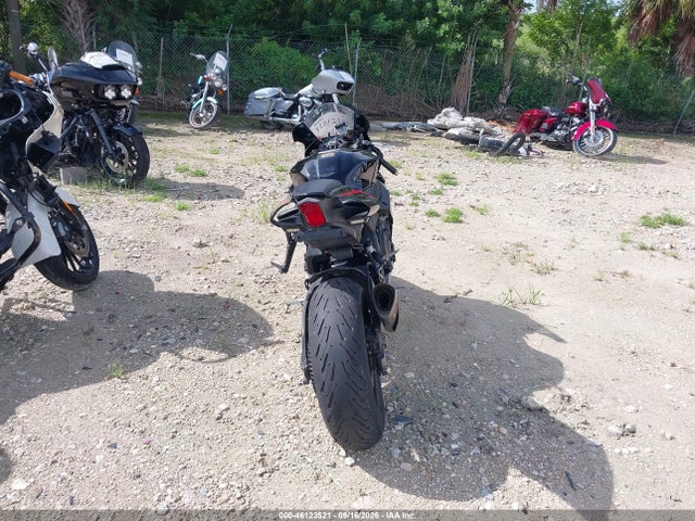 Yamaha YZFR1 2017 JYARN39E8HA003271 Image 6