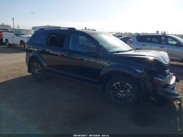 2017 3C4PDCAB1HT637577 main image