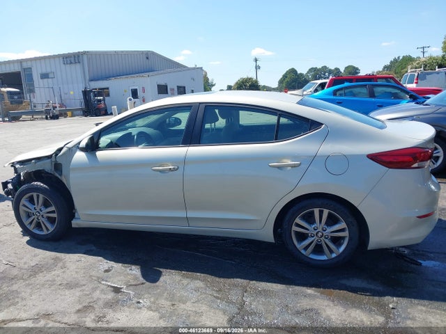 46123669 :رقم المزاد ، KMHD84LF1HU237632 vin ، 2017 Hyundai Elantra Value Edition مزاد بيع