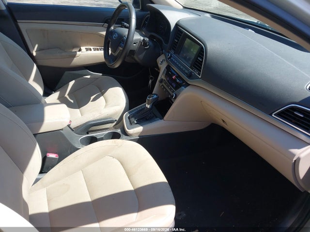 46123669 :رقم المزاد ، KMHD84LF1HU237632 vin ، 2017 Hyundai Elantra Value Edition مزاد بيع
