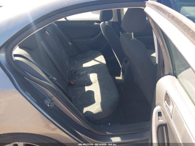 46123704 :رقم المزاد ، 3VW2K7AJ4FM213166 vin ، 2015 Volkswagen Jetta 2.0l S مزاد بيع