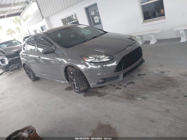46123784 :رقم المزاد ، 1FADP3L95EL256185 vin ، 2014 Ford Focus St مزاد بيع