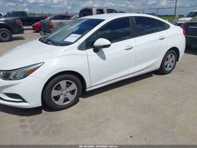 Chevrolet Cruze Ls Auto 2017 3G1BC5SM6HS549745 Image 2