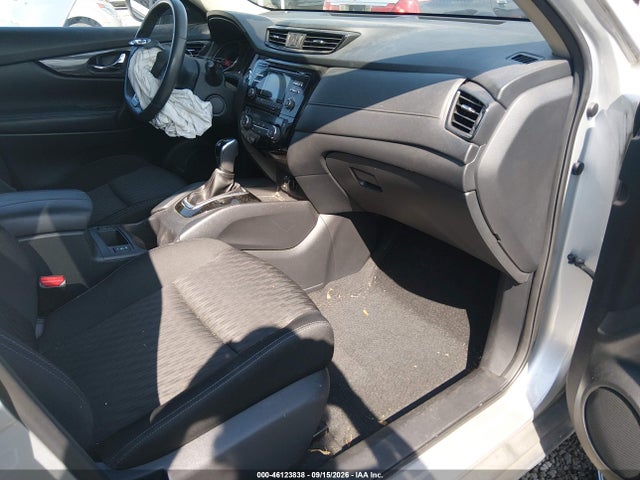 KNMAT2MT7HP545708 Nissan ROGUE SV