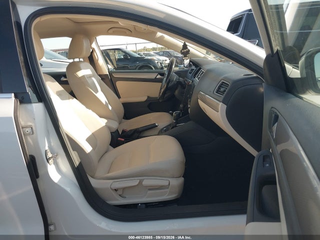 46123985 :رقم المزاد ، 3VWDB7AJ0HM254843 vin ، 2017 Volkswagen Jetta 1.4t Se مزاد بيع