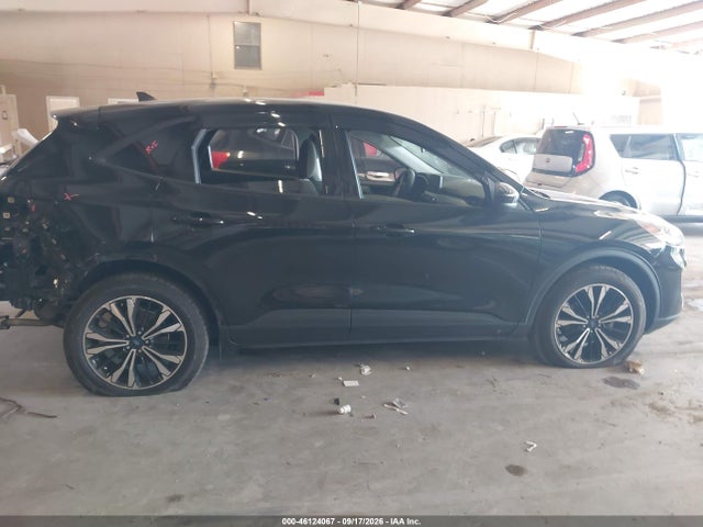 Продаж на аукціоні авто 2022 Ford Escape Se, vin: 1FMCU0G68NUB92761, номер лоту: 46124067