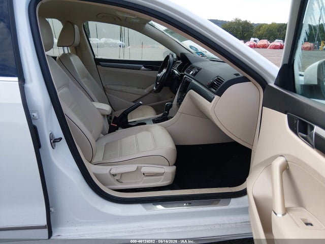Aukcja sprzedaży 2017 Volkswagen Passat 1.8t R-line, vin: 1VWDT7A39HC020880, numer aukcji: 46124082