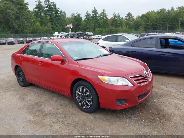46124174 :رقم المزاد ، 4T1BF3EK7AU571008 vin ، 2010 Toyota Camry Le مزاد بيع