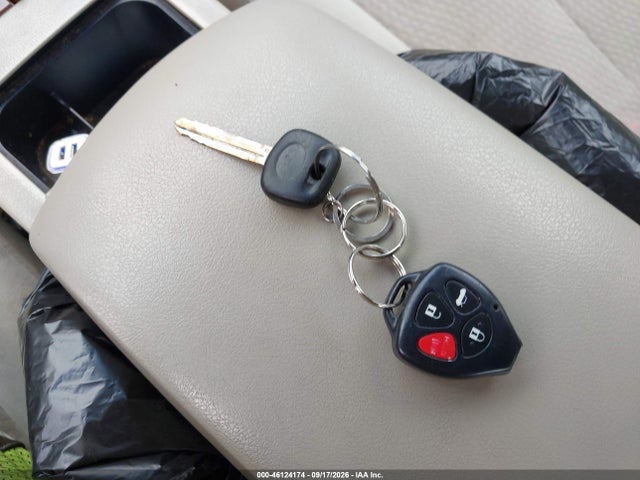 2010 Toyota Camry Le მანქანა იყიდება აუქციონზე, vin: 4T1BF3EK7AU571008, აუქციონის ნომერი: 46124174