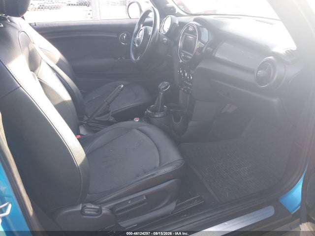 46124297 :رقم المزاد ، WMWWG5C5XG3C19292 vin ، 2016 Mini Convertible Cooper مزاد بيع