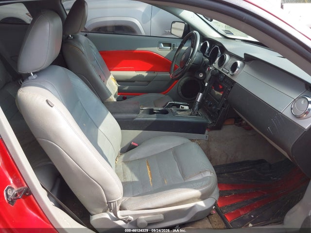 2005 Ford Mustang Gt Deluxe/gt Premium მანქანა იყიდება აუქციონზე, vin: 1ZVHT82H055181555, აუქციონის ნომერი: 46124329