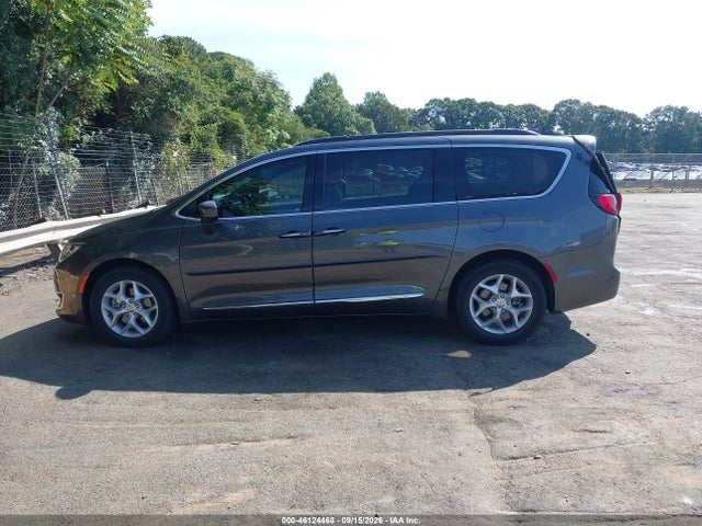 Продаж на аукціоні авто 2017 Chrysler Pacifica Touring-l, vin: 2C4RC1BG6HR638091, номер лоту: 46124468