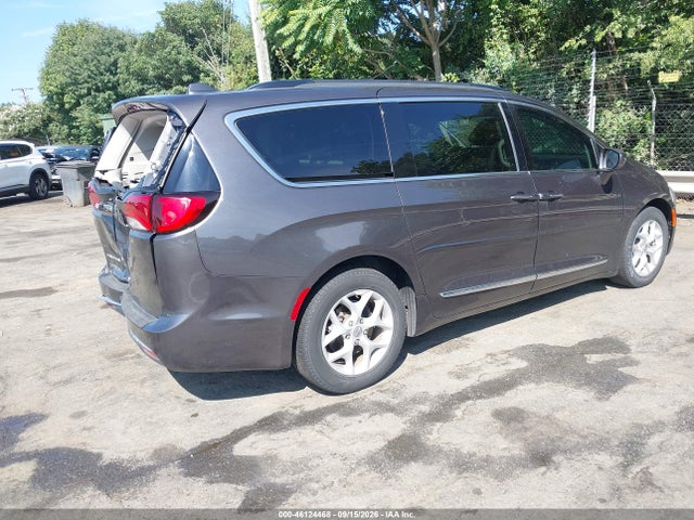 Продаж на аукціоні авто 2017 Chrysler Pacifica Touring-l, vin: 2C4RC1BG6HR638091, номер лоту: 46124468