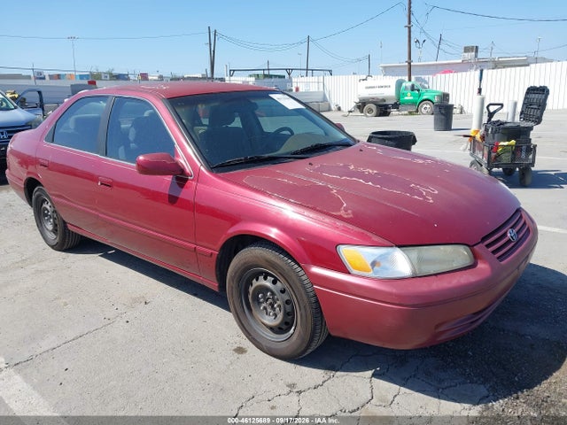 46125689 :رقم المزاد ، JT2BG22K1W0155771 vin ، 1998 Toyota Camry Le مزاد بيع