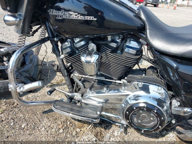 46125984 :رقم المزاد ، 1HD1KBC12JB673178 vin ، 2018 Harley-davidson Flhx Street Glide مزاد بيع