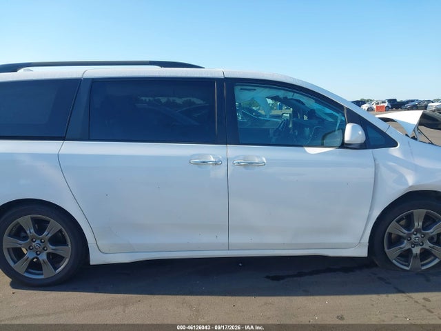 2020 Toyota Sienna Se Premium მანქანა იყიდება აუქციონზე, vin: 5TDXZ3DC1LS021516, აუქციონის ნომერი: 46126043