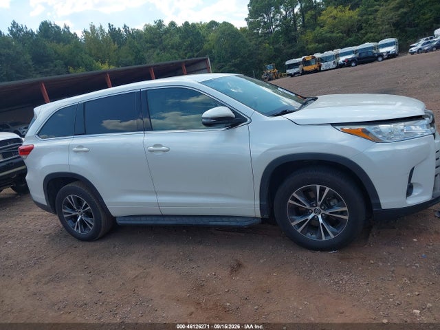 Продажа на аукционе авто 2018 Toyota Highlander Le, vin: 5TDZZRFH8JS257503, номер лота: 46126271