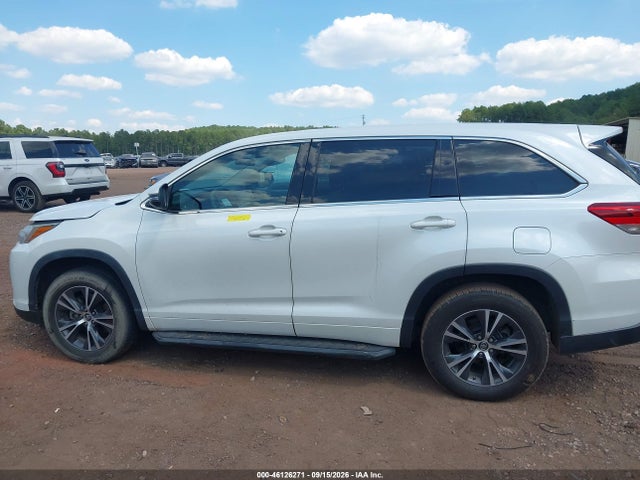 Продажа на аукционе авто 2018 Toyota Highlander Le, vin: 5TDZZRFH8JS257503, номер лота: 46126271