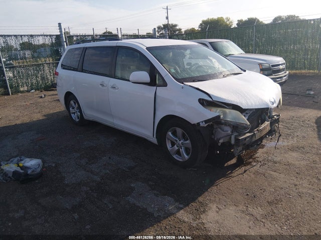 46126286 :رقم المزاد ، 5TDKK3DC3CS203748 vin ، 2012 Toyota Sienna Le V6 8 Passenger مزاد بيع