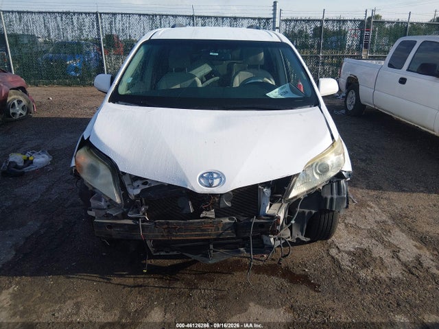 46126286 :رقم المزاد ، 5TDKK3DC3CS203748 vin ، 2012 Toyota Sienna Le V6 8 Passenger مزاد بيع