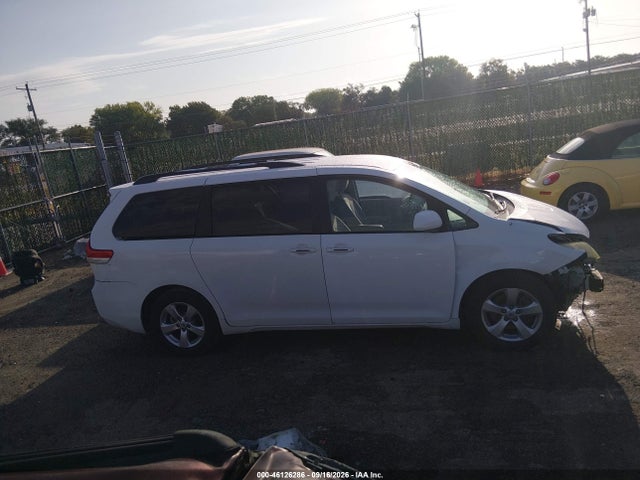 46126286 :رقم المزاد ، 5TDKK3DC3CS203748 vin ، 2012 Toyota Sienna Le V6 8 Passenger مزاد بيع