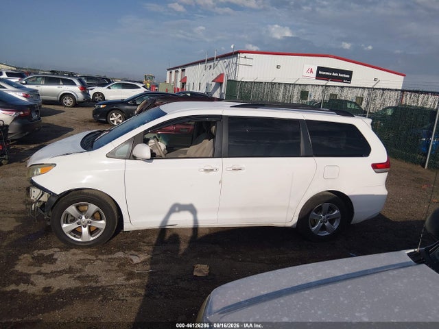 46126286 :رقم المزاد ، 5TDKK3DC3CS203748 vin ، 2012 Toyota Sienna Le V6 8 Passenger مزاد بيع